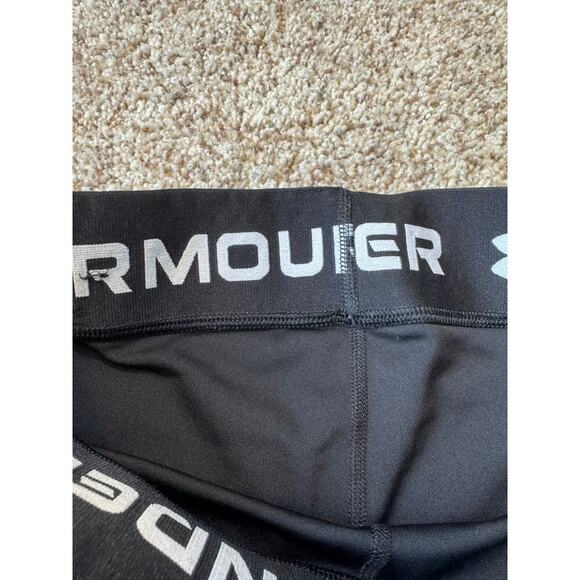 Under Armour shorts size medium,  Black & stretchy - Picture 4 of 6
